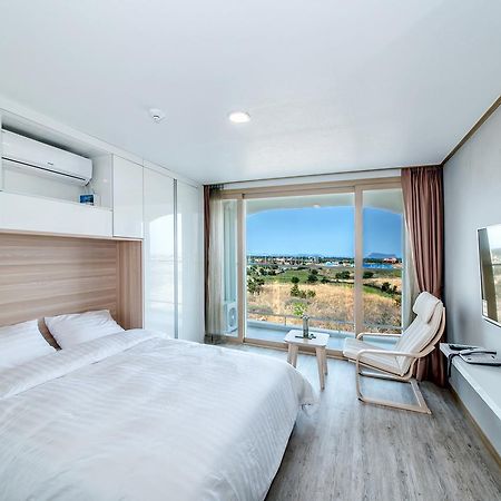 Go To Bed Resort Сеогвипо Екстериор снимка