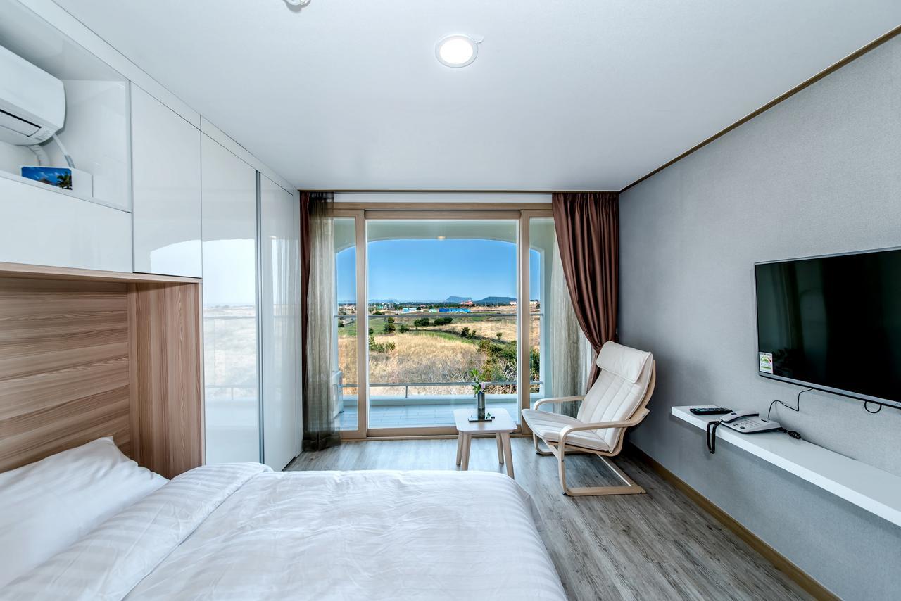 Go To Bed Resort Сеогвипо Екстериор снимка