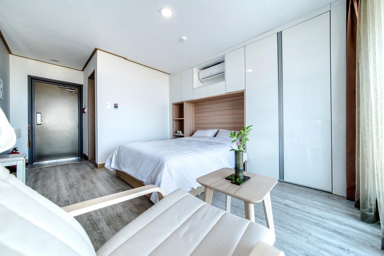 Go To Bed Resort Сеогвипо Екстериор снимка
