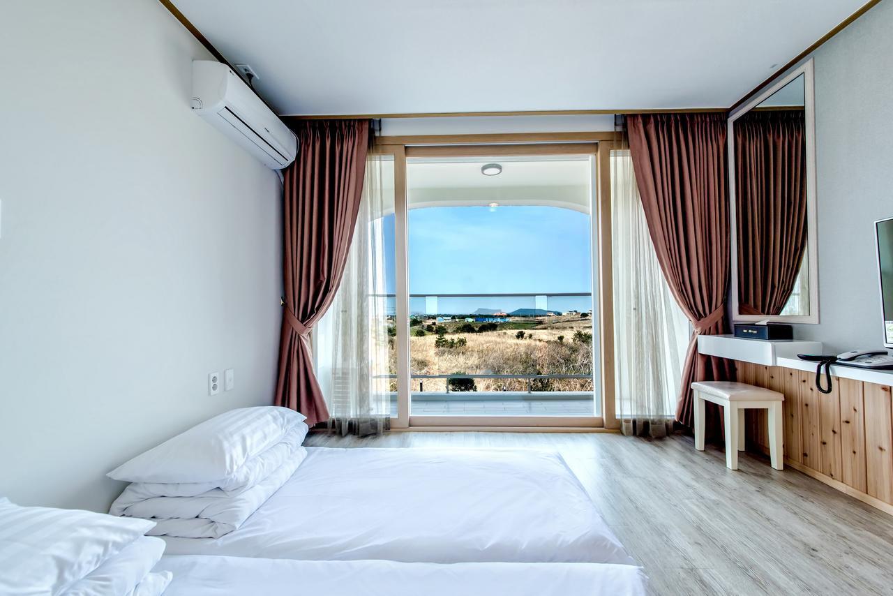 Go To Bed Resort Сеогвипо Екстериор снимка