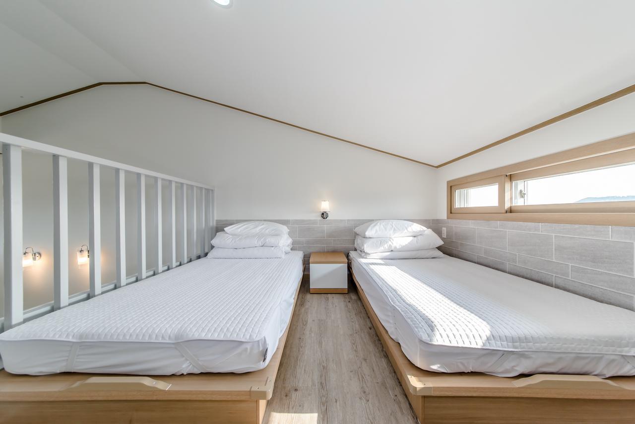 Go To Bed Resort Сеогвипо Екстериор снимка
