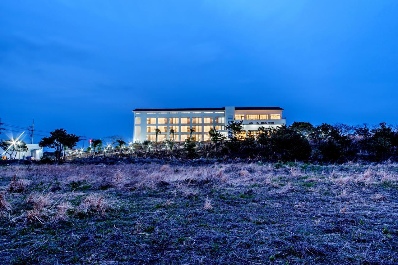 Go To Bed Resort Сеогвипо Екстериор снимка