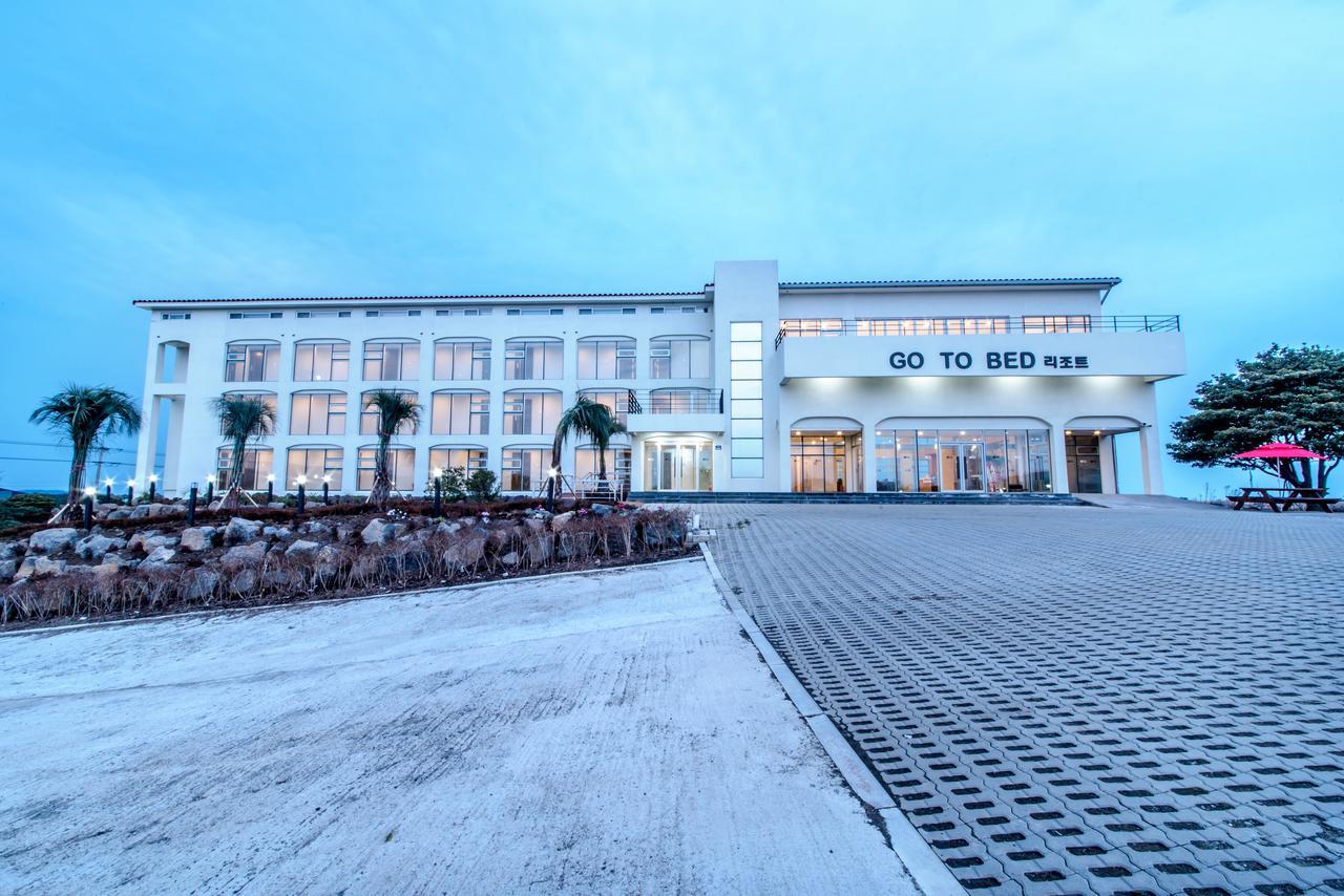 Go To Bed Resort Сеогвипо Екстериор снимка
