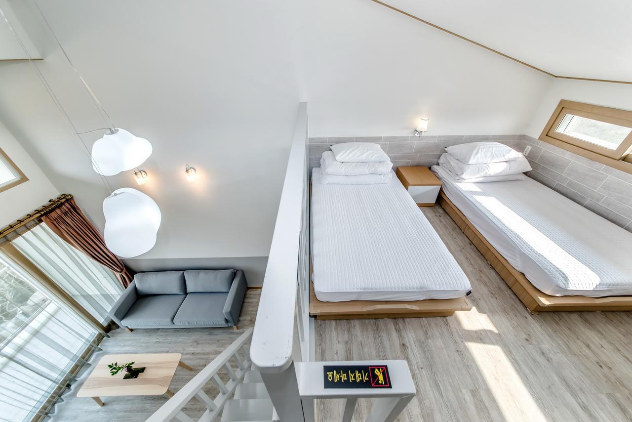 Go To Bed Resort Сеогвипо Екстериор снимка
