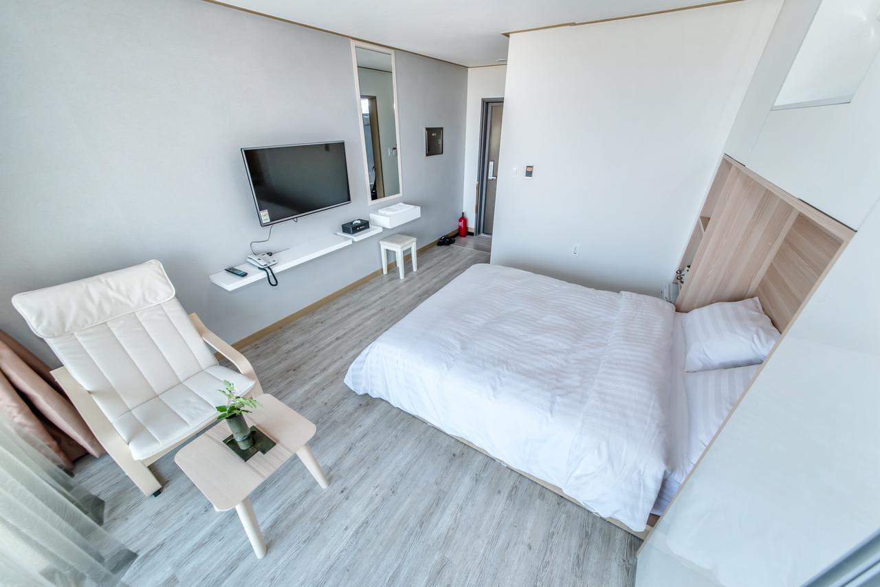 Go To Bed Resort Сеогвипо Екстериор снимка
