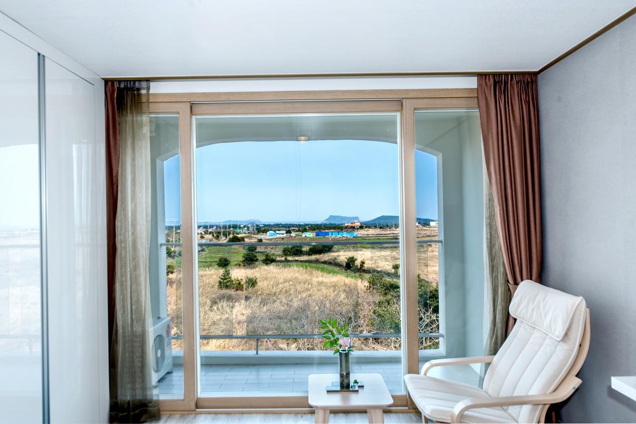 Go To Bed Resort Сеогвипо Екстериор снимка