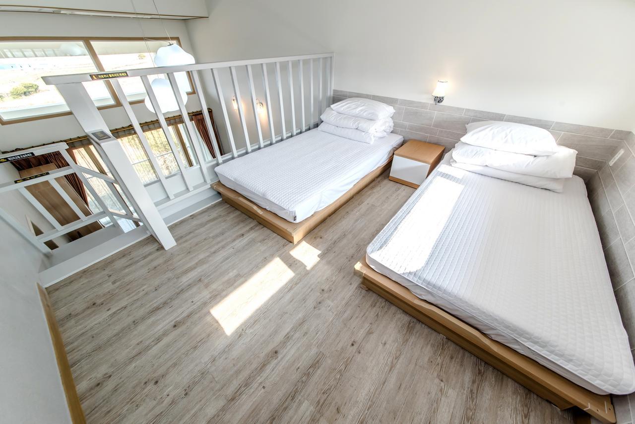 Go To Bed Resort Сеогвипо Екстериор снимка
