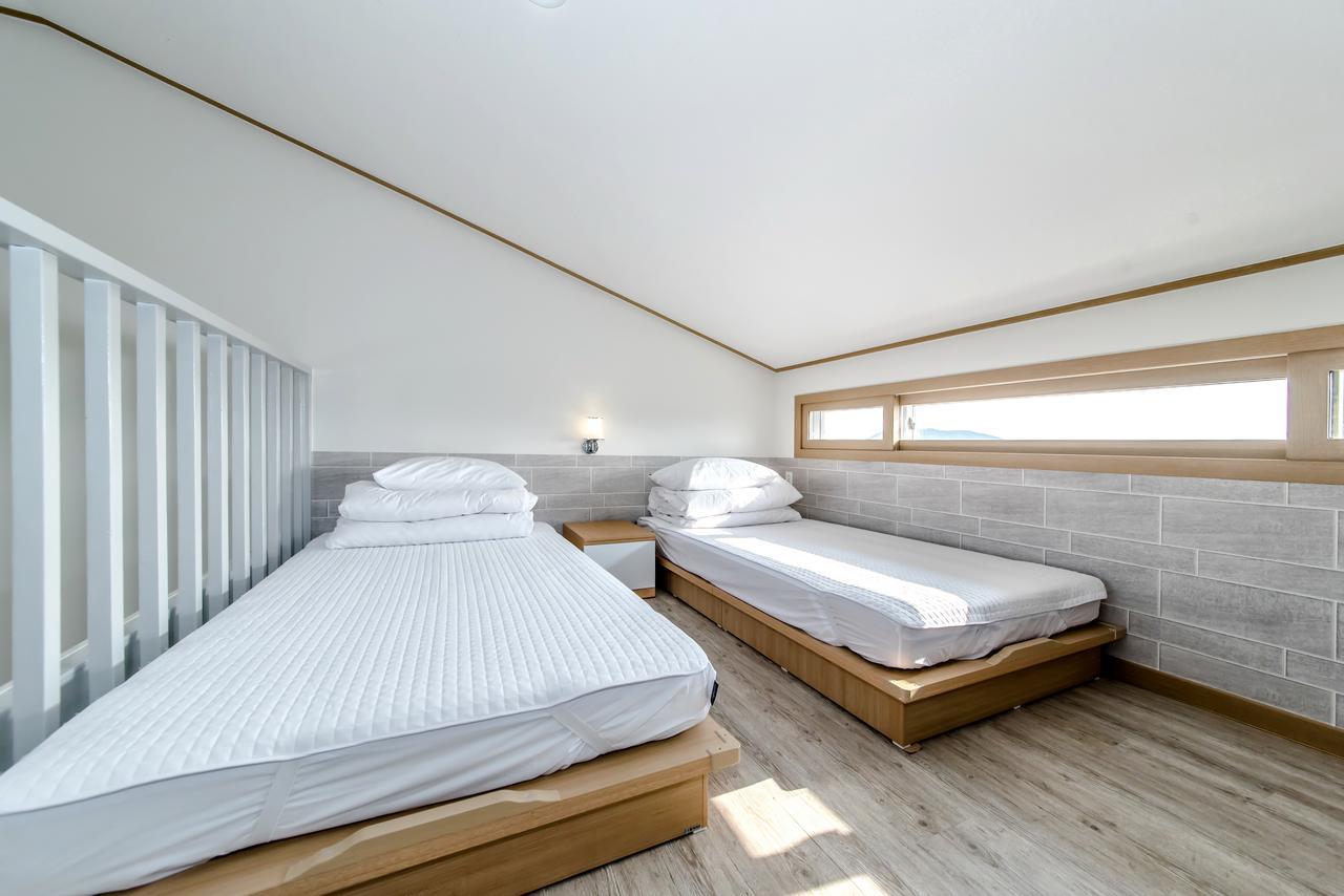 Go To Bed Resort Сеогвипо Екстериор снимка