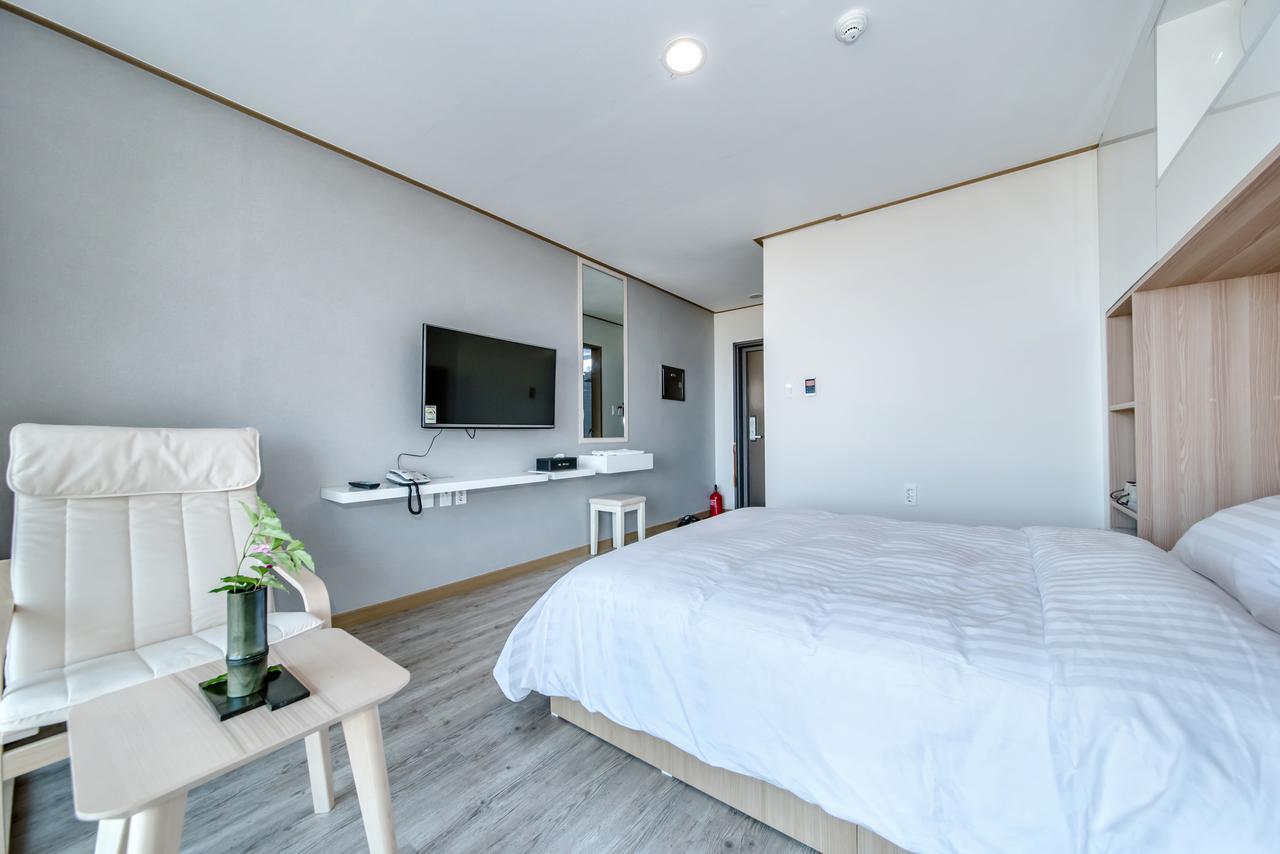 Go To Bed Resort Сеогвипо Екстериор снимка