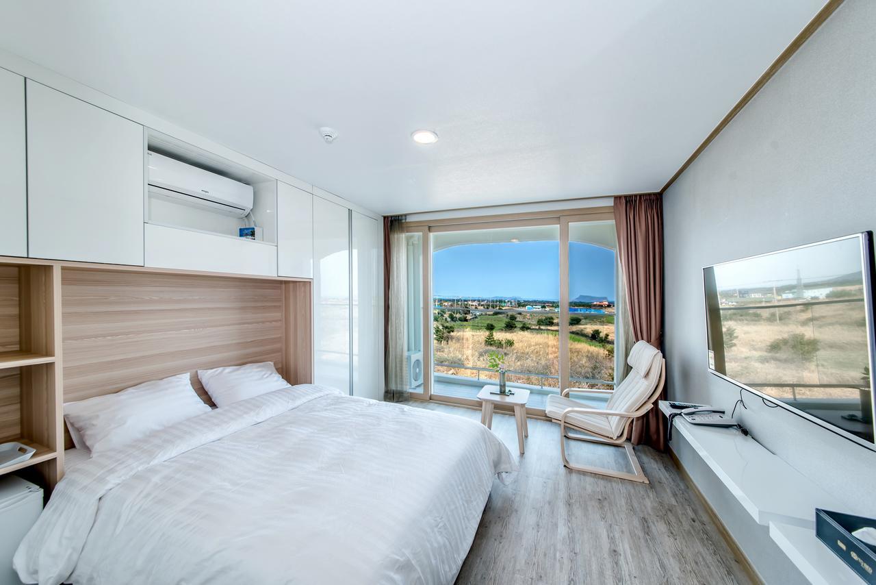 Go To Bed Resort Сеогвипо Екстериор снимка