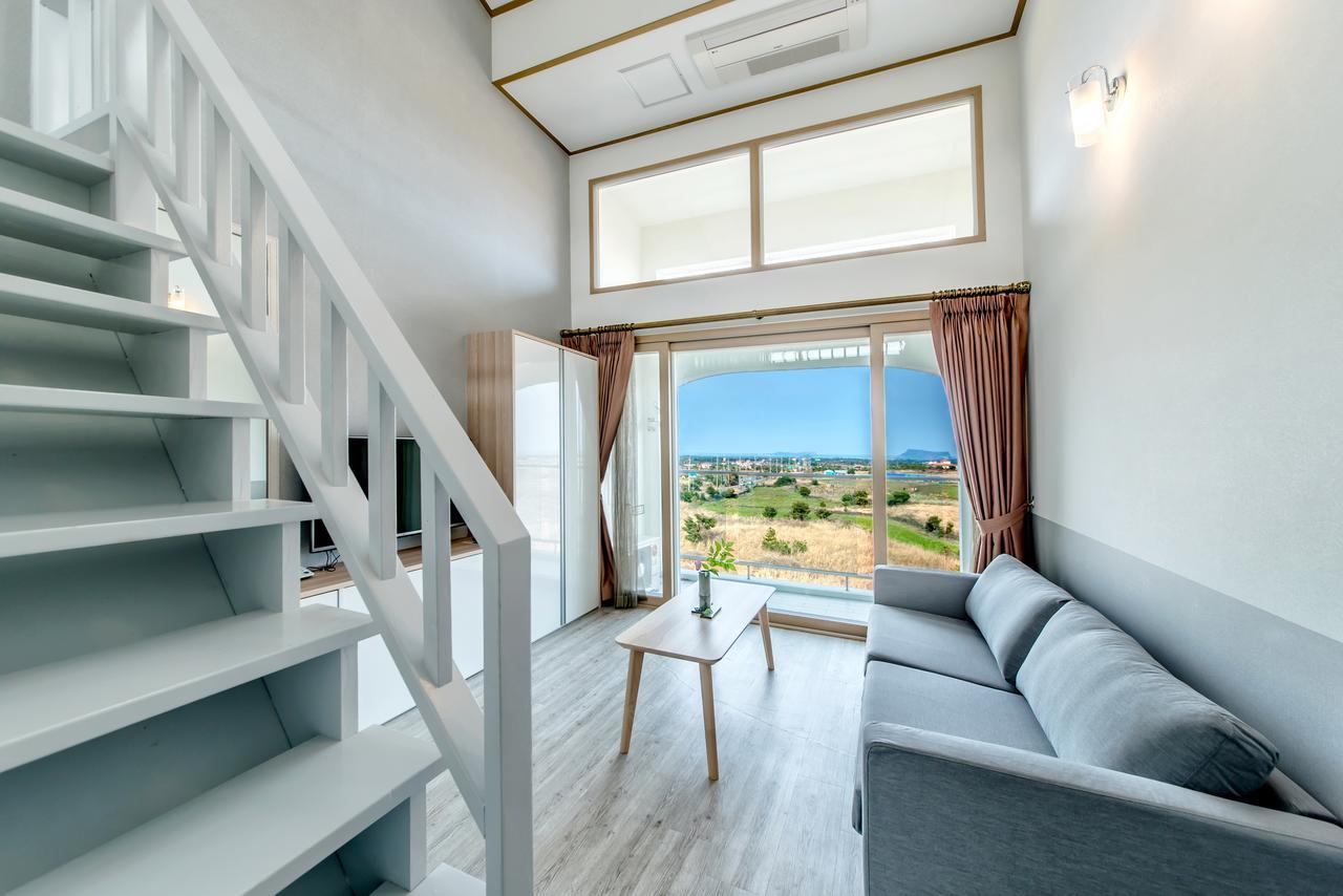 Go To Bed Resort Сеогвипо Екстериор снимка